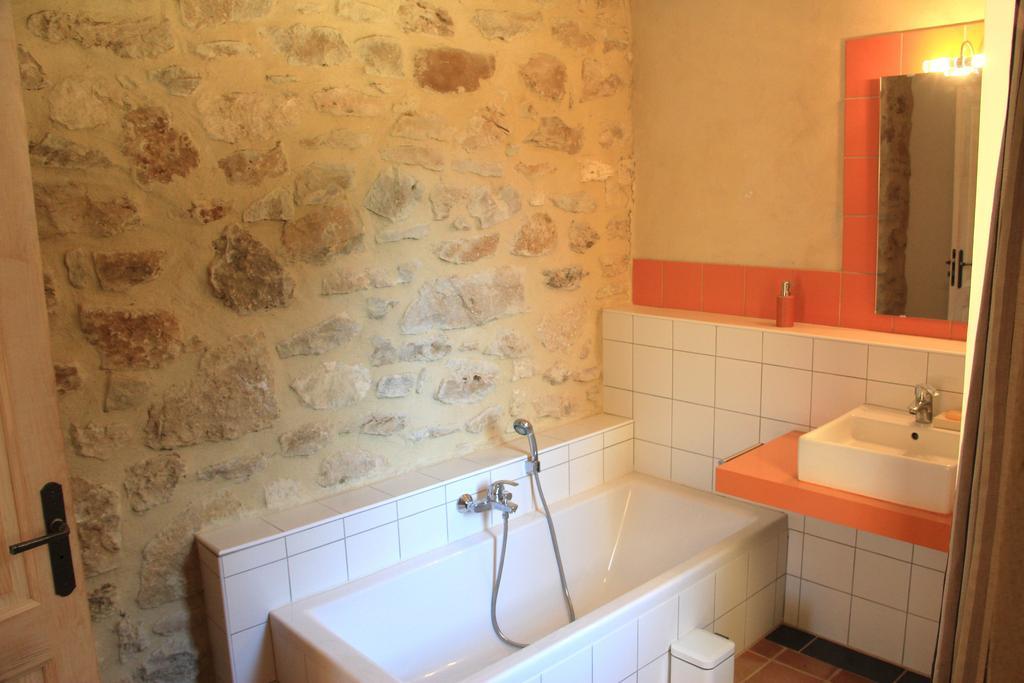 Готель Hollyoaks Estate Saint-Pons-la-Calm Номер фото