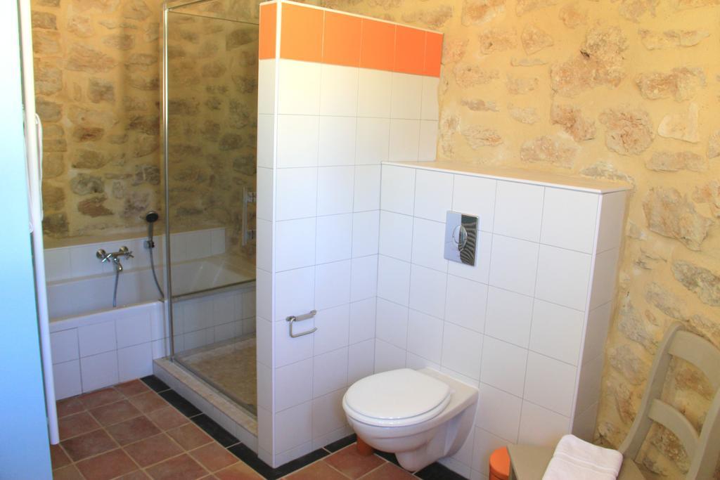Готель Hollyoaks Estate Saint-Pons-la-Calm Номер фото